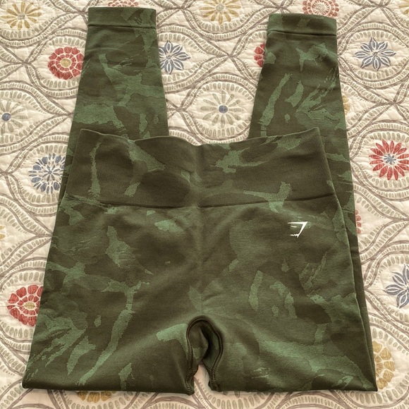 NWOT Gymshark green camo pattern leggings, size Medium. - Picture 2 of 9